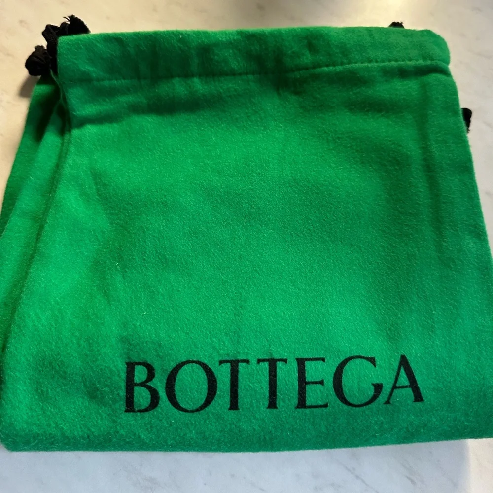 BOTTEGA VENETA dust bag for sale💚🖤💚
